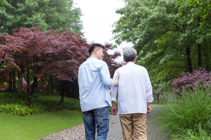 深圳婚姻家事律师：老人有退休金，子女还需要给赡养费吗？(图1)
