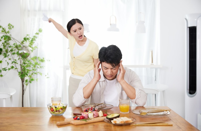 深圳婚姻家事律师:夫妻共同债务如何认定?一方赌博欠债另一方要还吗?